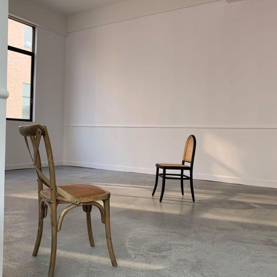 森系简约水泥地白墙封面图