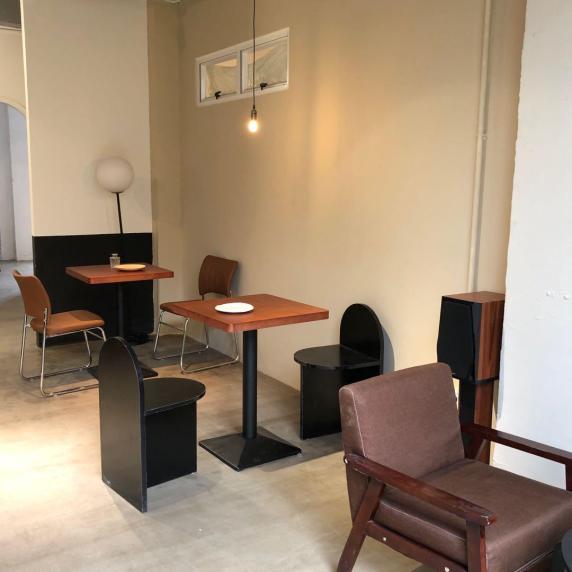 水泥地餐桌音响封面图