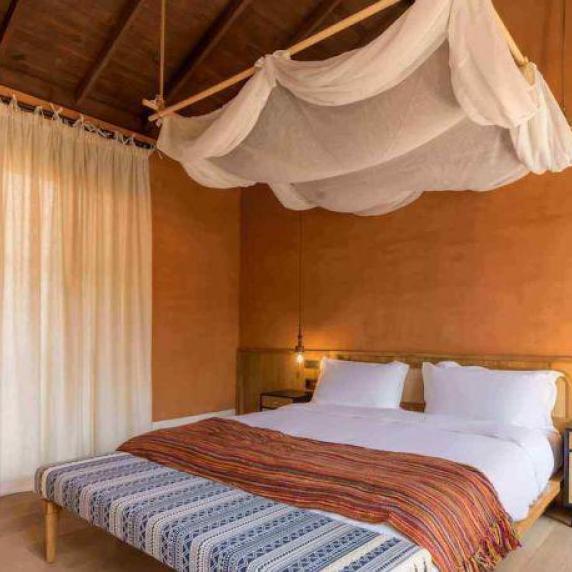 山下泳池庭院封面图